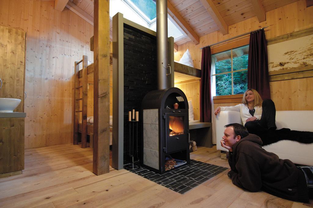 Huettenhotel Husky Lodge Muotathal Room photo